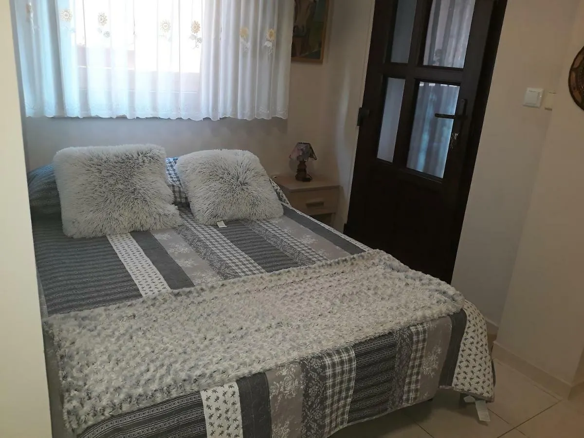 Apartments Dorde & Anna 파자나